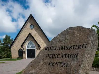 Rock that says Williamsburg dedication centre on it with chapel in the background