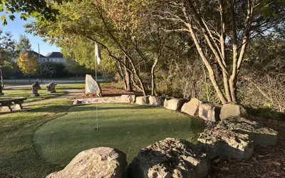 Burial site with golf green on top of it
